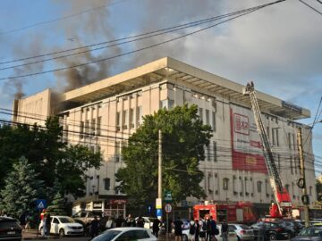 Incendiu la sala de sport situată la ultimul etaj al Complexului Comercial "Bucovina"