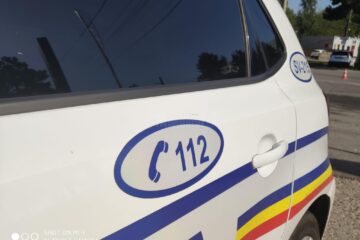Polițiștii au imobilizat un tânăr care amenința că se aruncă de podul de lângă Bazar