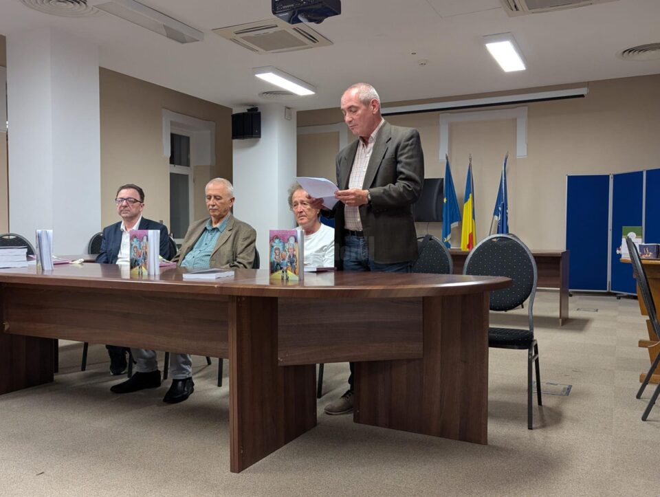 Lansarea volumului „Lumea prezentată sucevenilor. N-ai economist... vine Dan”, semnat de Dan Strutinschi