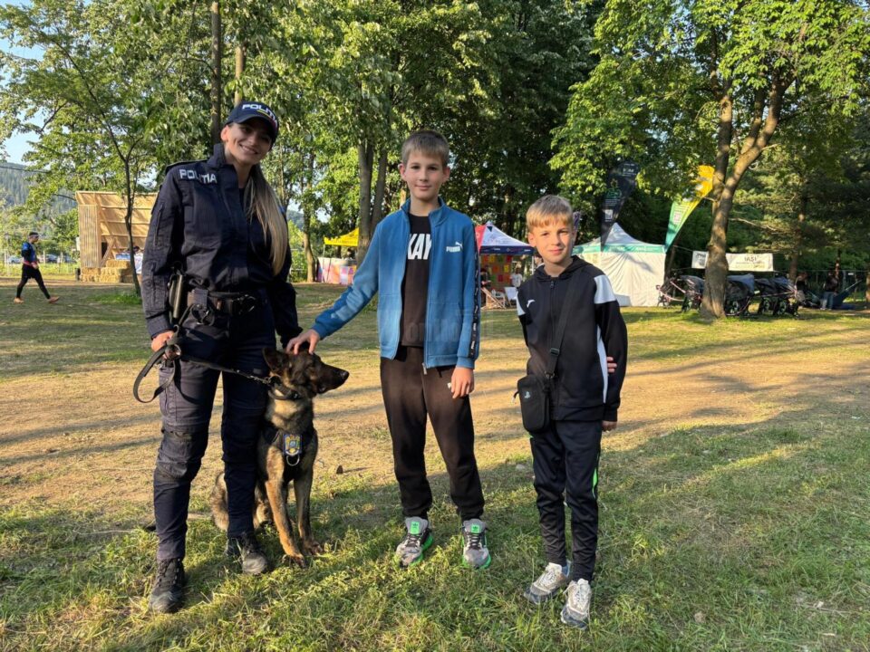 Polițiștii, acțiune de prevenire dar și de interacțiune cu publicul, prin intermediul câinelui Rey