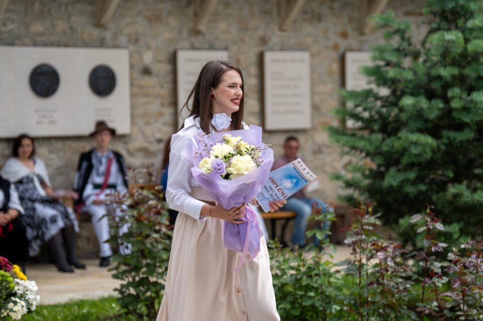 Ana Maria Moglan a câștigat marele premiu al concursului de recitare a liricii eminesciene „La Putna”