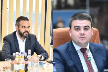 Directorul general al Wizz Air Malta, Mauro Peneda, și președintele CJ Suceava, Gheorghe Șoldan