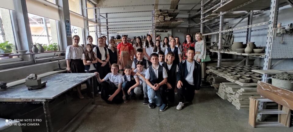 „Mâini dibace-pictură pe ceramică", acțiune la care au participat elevi din Bosanci și Marginea
