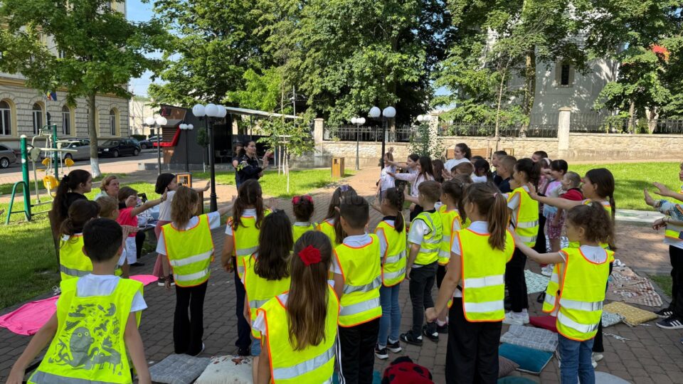 Peste 1.000 de copii de clasa I au avut un prim contact cu educația rutieră, în cadrul unui amplu program al Poliției