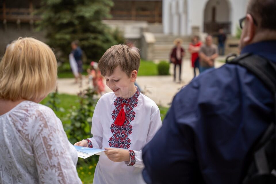Zeci de elevi din Suceava, Chișinău și Cernăuți au participat la concursul de recitare a liricii eminesciene „La Putna”