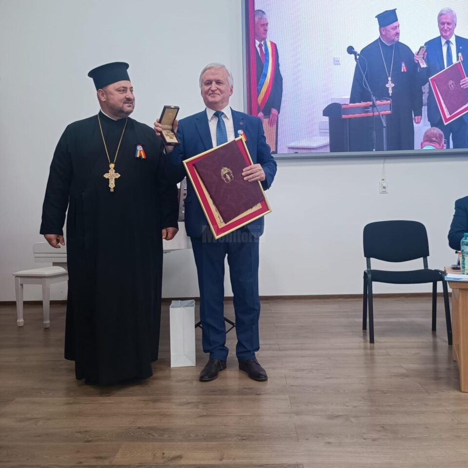 Președintele Academiei de Științe din Republica Moldova a primit Ordinul Mușatinii din partea Arhiepiscopiei Sucevei și Rădăuților Președintele Academiei de Științe din Republica Moldova a primit Ordinul Mușatinii din partea Arhiepiscopiei Sucevei și Rădăuților