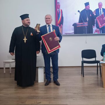 Președintele Academiei de Științe din Republica Moldova a primit Ordinul Mușatinii din partea Arhiepiscopiei Sucevei și Rădăuților