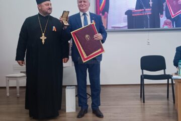 Președintele Academiei de Științe din Republica Moldova a primit Ordinul Mușatinii din partea Arhiepiscopiei Sucevei și Rădăuților