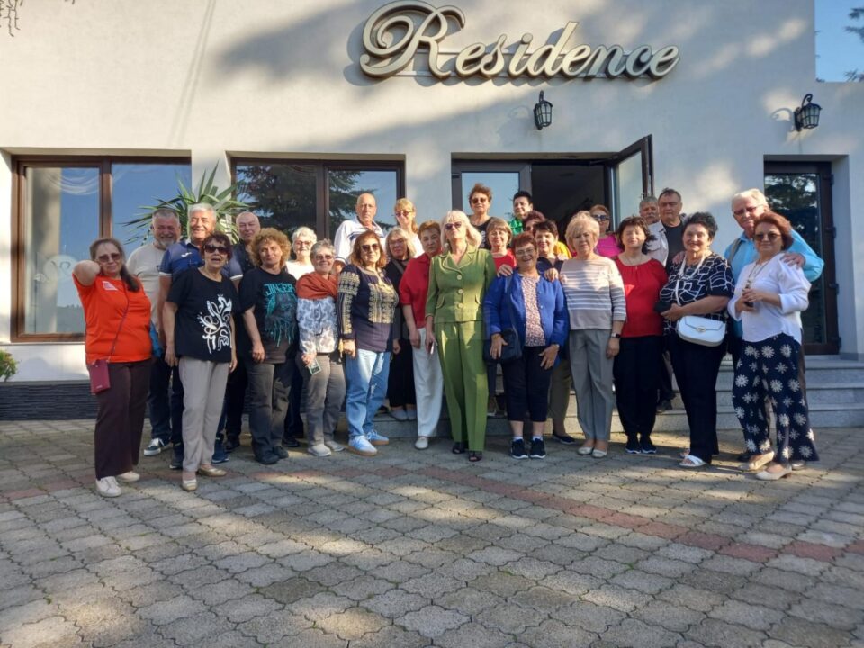 Absolvenți ai primei promoții a Liceului de Industrie Alimentară Suceava au sărbătorit împreună cu colegii din alte zone 42 de ani de la terminarea Universității