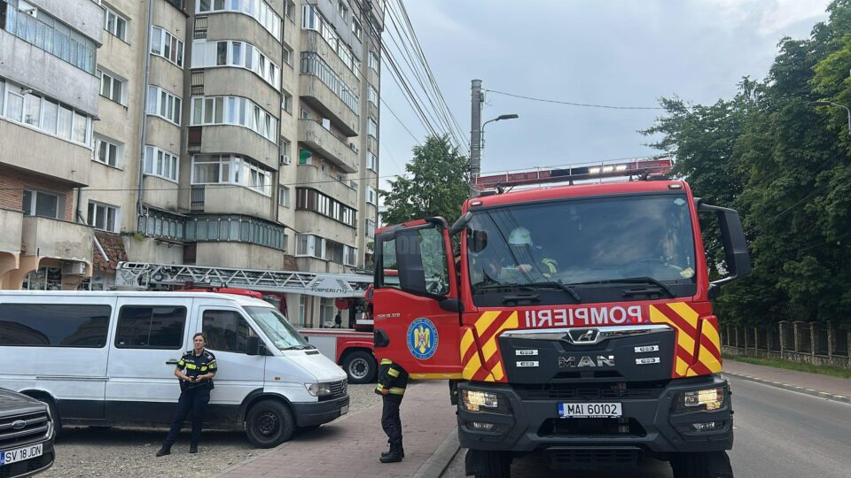 Incendiu cu degajări mari de fum și panică, într-un bloc din Burdujeni