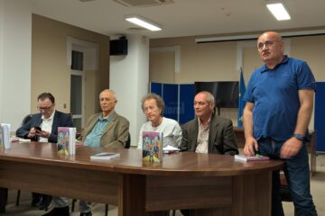 Lansarea volumului „Lumea prezentată sucevenilor. N-ai economist... vine Dan”, semnat de Dan Strutinschi