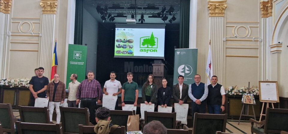 Studenții premiați cu câte 1000 lei de Asociația Forestierilor din România – ASFOR