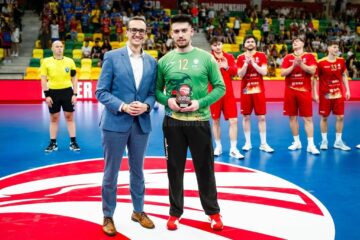 Cel mai bun jucător al întâlnirii a fost desemnat portarul Florin Sîrghie
