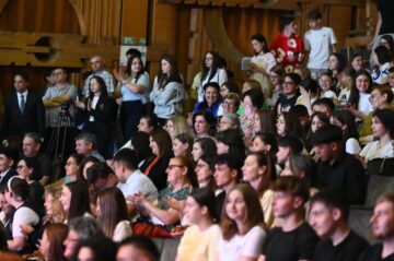 Festivitatea de premiere a celor 359 de elevi și a profesorilor coordonatori a avut loc în sala mare a Casei de Cultură din Suceava
