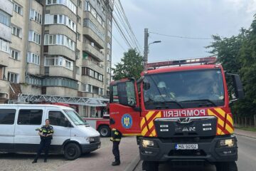 Incendiu cu degajări mari de fum și panică, într-un bloc din Burdujeni