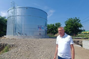 ”Lucrările vor mai dura minimim o lună, dar fac apel la constructor pentru a urgenta totul”, a mai spus primarul Eduard Dziminschi