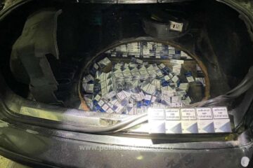 Mașină burdușită cu țigări ascunse în diverse locuri, luată la puricat la frontieră