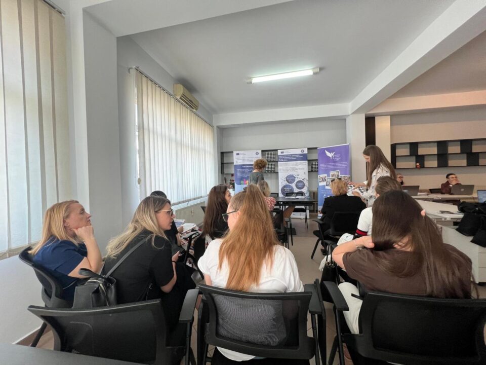 610 persoane din Regiunea Nord-Est, ajutate să dobândească noi cunoștințe și competențe digitale, printr-un proiect cofinanțat de Uniunea Europeană