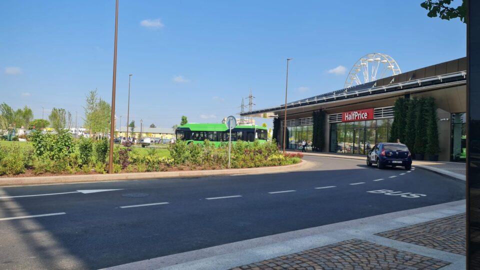Autobuz TPL la Iulius Mall