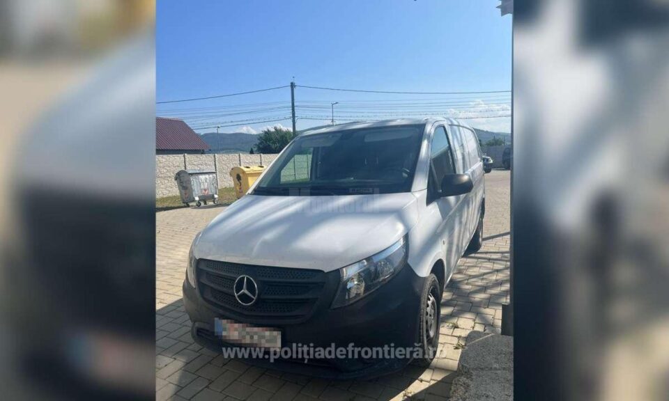 Microbuz furat din Austria, găsit la Vicovu de Sus