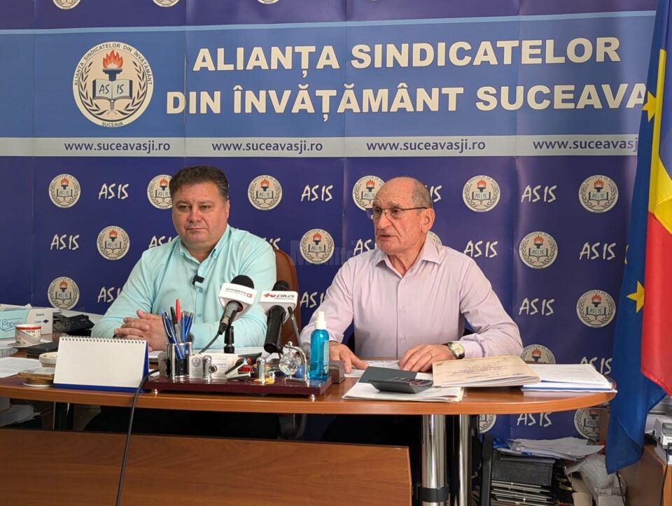 Președintele Alianței Sindicatelor din Învățământ Suceava (ASIS), prof. Giani Leonte, și vicepreședintele Alianței Sindicatelor din Învățământ, prof. Dumitru Irimia Președintele Alianței Sindicatelor din Învățământ Suceava (ASIS), prof. Giani Leonte, și vicepreședintele Alianței Sindicatelor din Învățământ, prof. Dumitru Irimia