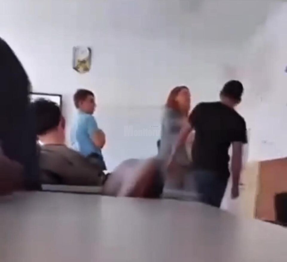 Profesoara a fost filmată în timp ce agresa un elev