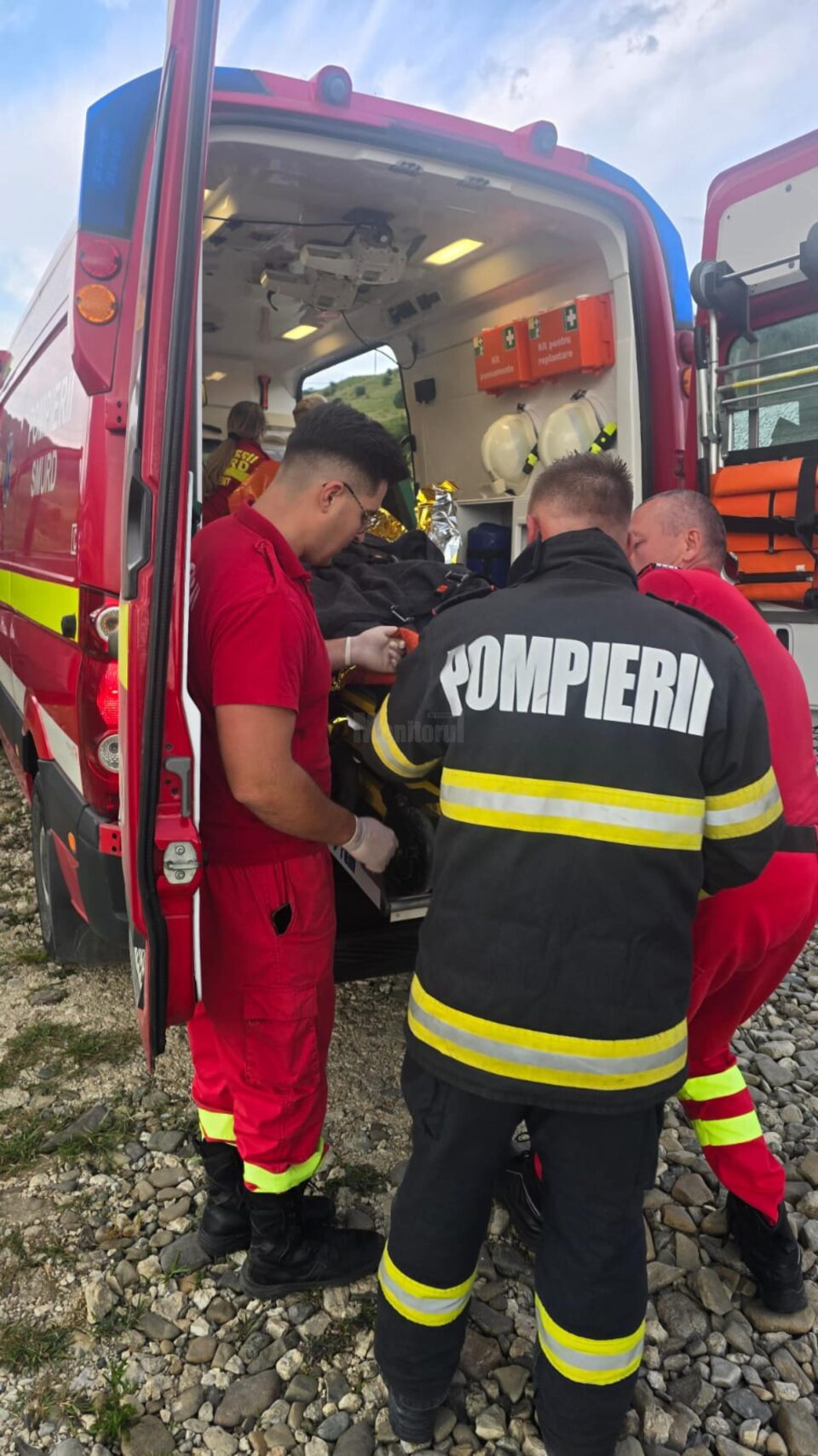 Bărbat salvat de pompieri de la înec