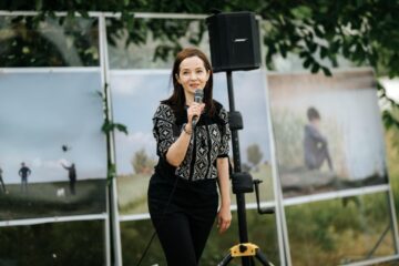 Inedită lansare a albumului foto „În căutarea timpului avut” de Ema Motrescu, în locul numit „Libertate”