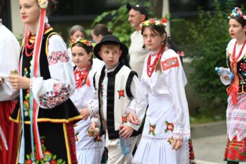 Procesiunea „Calea Sfântului”, purtând moaștele Marelui Mucenic Ioan cel Nou de la Suceava, a adunat mii de credincioși pe străzile orașului