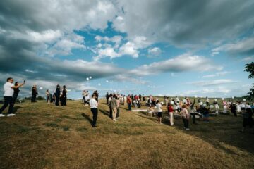 Inedită lansare a albumului foto „În căutarea timpului avut” de Ema Motrescu, în locul numit „Libertate”