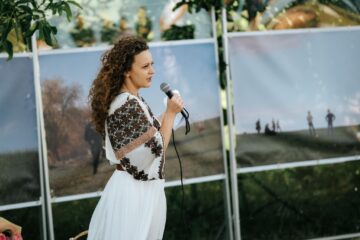 Inedită lansare a albumului foto „În căutarea timpului avut” de Ema Motrescu, în locul numit „Libertate”