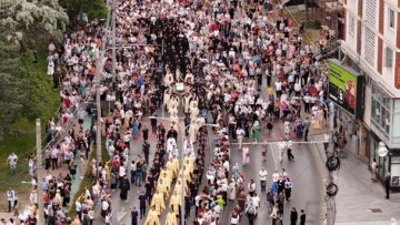 Procesiunea „Calea Sfântului”, purtând moaștele Marelui Mucenic Ioan cel Nou de la Suceava, a adunat mii de credincioși pe străzile orașului