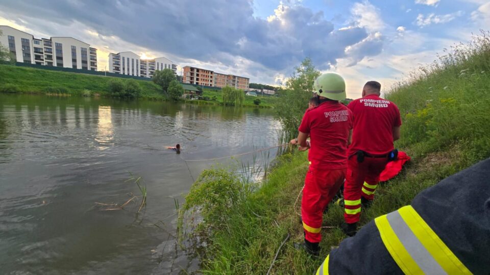 Bărbatul salvat de la înec duminică seară ar fi vrut să se sinucidă
