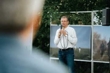 Inedită lansare a albumului foto „În căutarea timpului avut” de Ema Motrescu, în locul numit „Libertate”