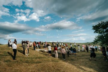 Inedită lansare a albumului foto „În căutarea timpului avut” de Ema Motrescu, în locul numit „Libertate”