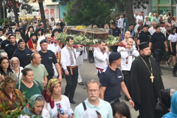 Procesiunea „Calea Sfântului”, purtând moaștele Marelui Mucenic Ioan cel Nou de la Suceava, a adunat mii de credincioși pe străzile orașului