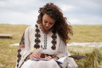 Inedită lansare a albumului foto „În căutarea timpului avut” de Ema Motrescu, în locul numit „Libertate”