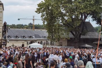 Mii de credincioși, prezenți la Sfânta Liturghie, de Hramul Sucevei