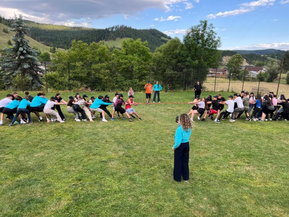 Start pentru prevenție și educație: 60 de tineri au participat la o tabără în Mănăstirea Humorului, o etapă importantă a unui proiect dedicat sănătății emoționale și prevenirii consumului de substanțe interzise.