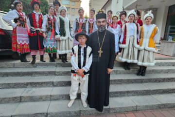 Paul împreună cu preotul Mihai Cobziuc