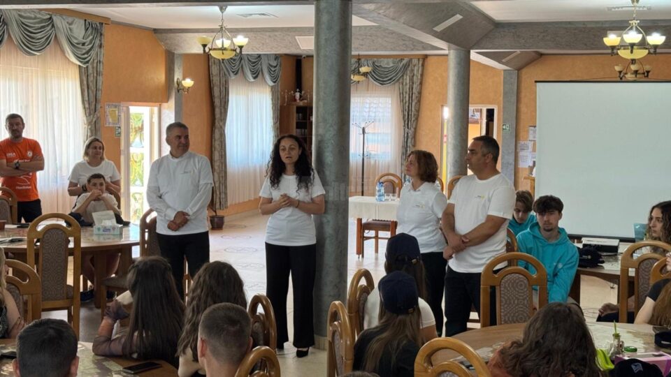 Start pentru prevenție și educație: 60 de tineri au participat la o tabără în Mănăstirea Humorului, o etapă importantă a unui proiect dedicat sănătății emoționale și prevenirii consumului de substanțe interzise.