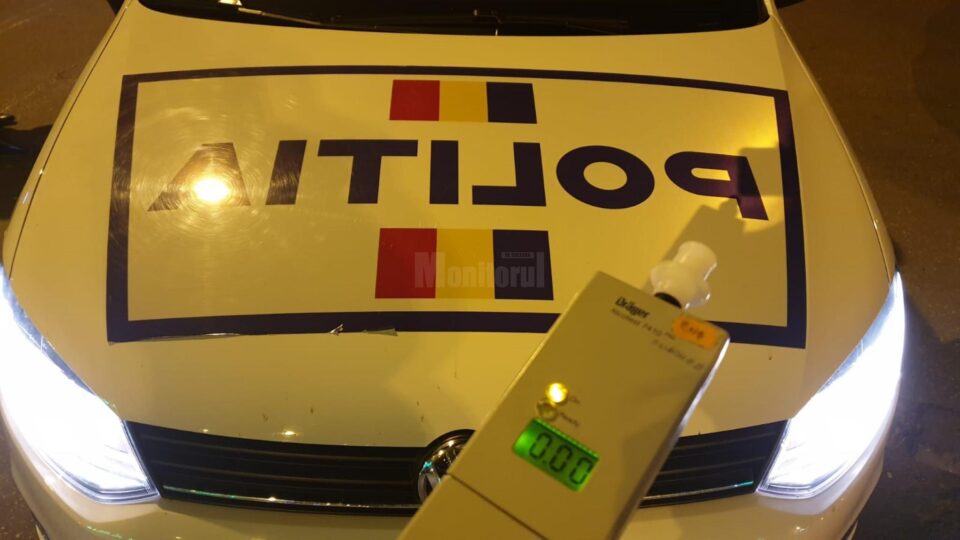 Tânără fără permis și un pic băută, prinsă la volanul unui autoturism fără numere de înmatriculare Tânără fără permis și un pic băută, prinsă la volanul unui autoturism fără numere de înmatriculare