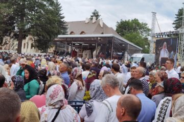 Mii de credincioși prezenți la Sfânta Liturghie, de Hramul Sucevei