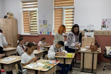 Ziua Universală a Iei, sărbătorită de Clubul Soroptimist și „Bucovina coase ie” alături de copii din Pătrăuți