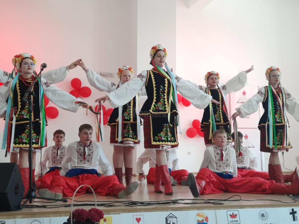 Festivalul interetnic „Conviețuiri”, cu parada grupurilor folclorice, la Negostina