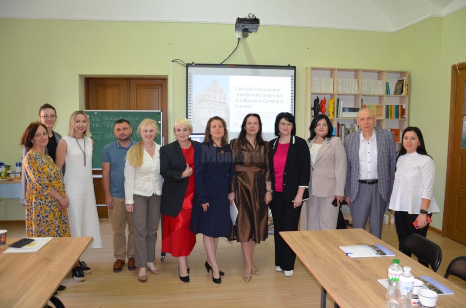 Participanți la colocviul organizat la Cernăuți