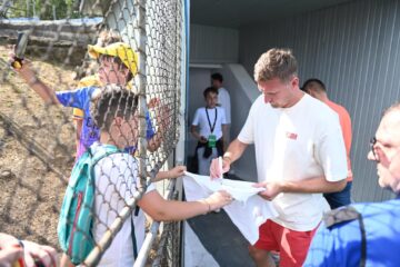 Meciul de retragere al lui Dorin Goian, spectacol în teren și în tribune