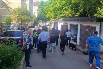 Demolarea garajelor de pe str. Leca Morariu i-a scos în stradă pe proprietari, care protestează