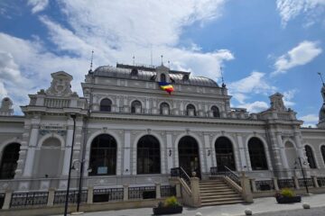 Drapelul României, de pe Centrul Muzeal „Cazinoul Băilor”, a fost înlocuit cu unul nou