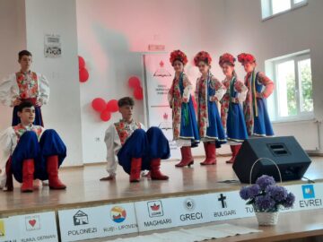 Festivalul interetnic „Conviețuiri”, cu parada grupurilor folclorice, la Negostina